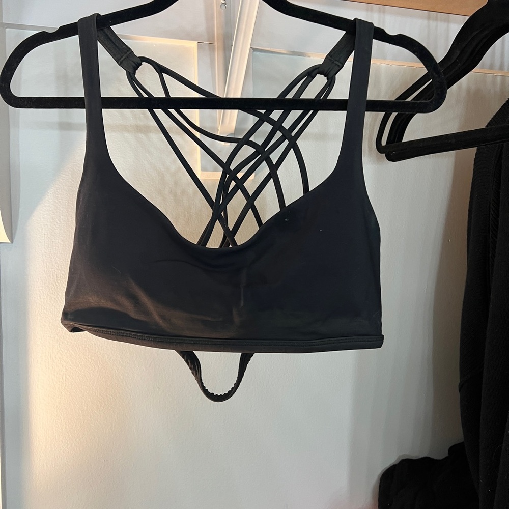 Black lululemon sports bra